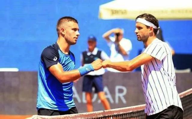 两支球队的 两支球队的