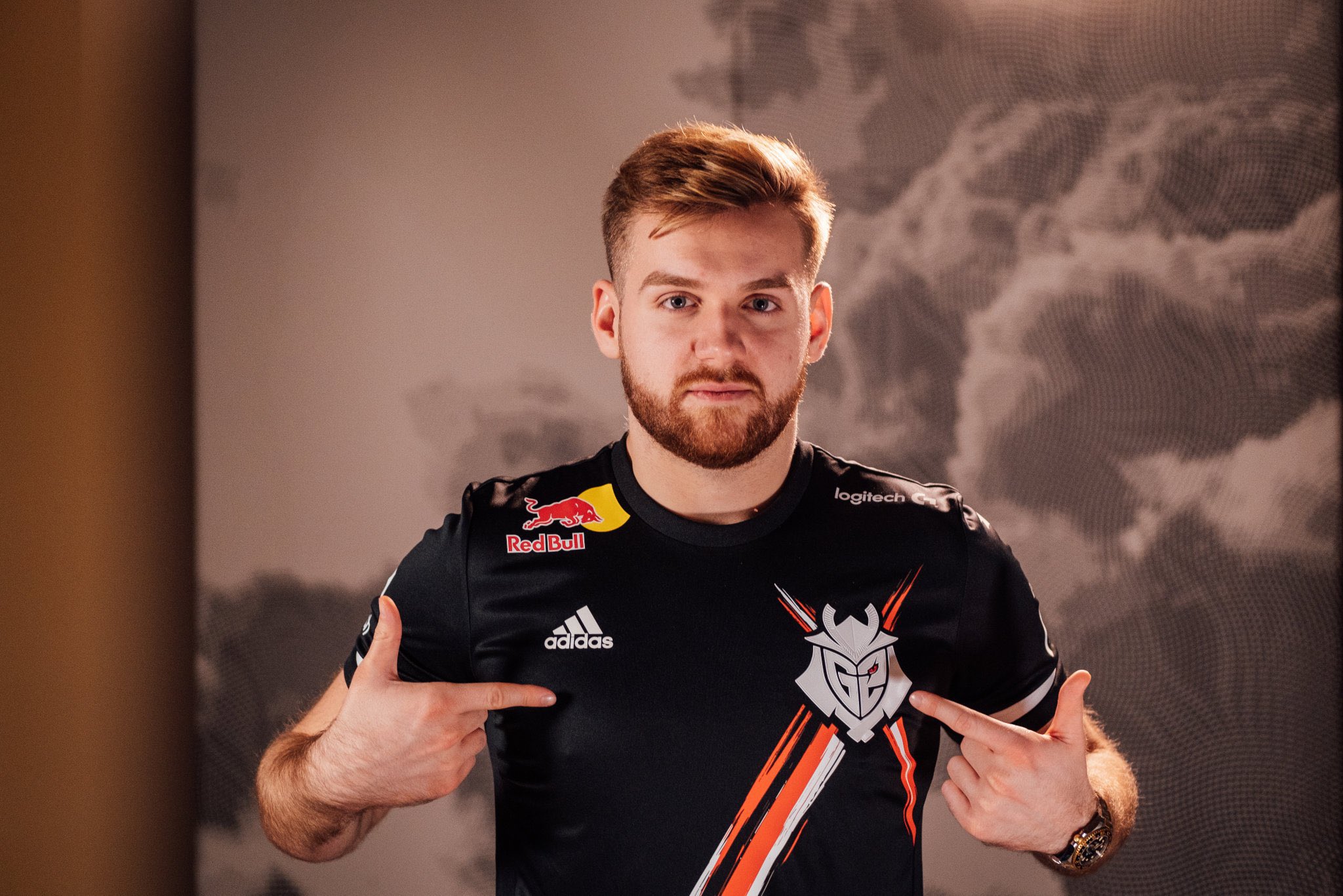 对抗密集的 对抗密集的